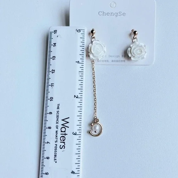 Floral Earrings with Pearl & Chain Ear Cuff Trendy Statement Unique Design - Picture 4 of 5